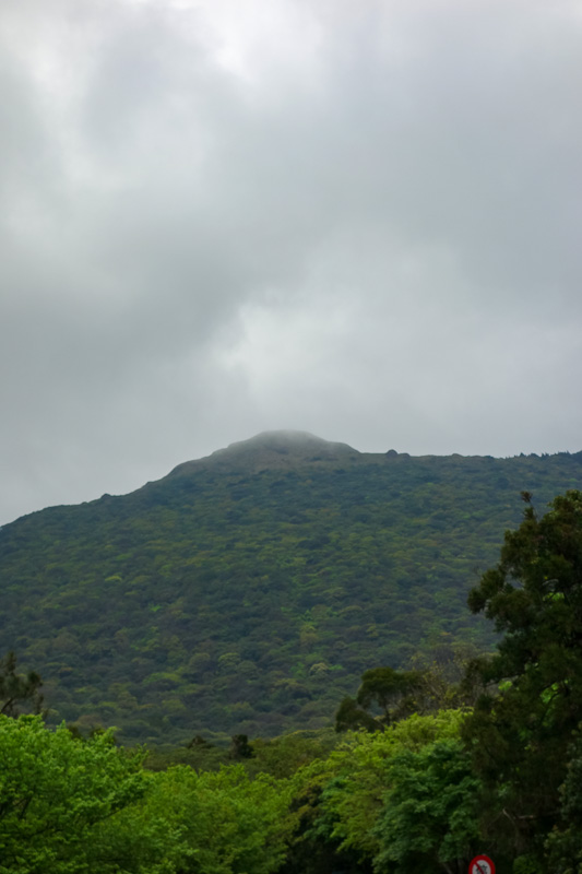 Taiwan-Taipei-Hiking-Yangmingshan - I think I am going up there. It doesnt look very far.