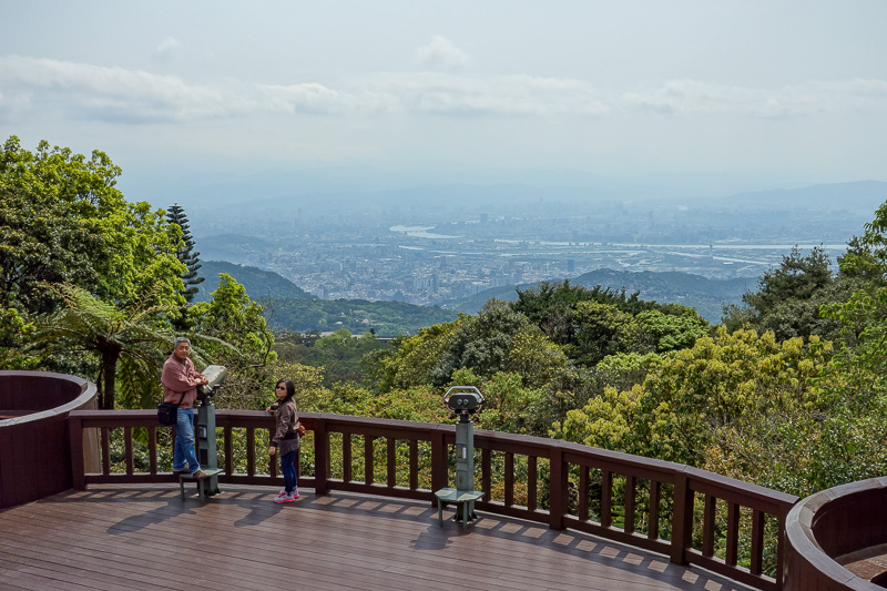 Taiwan-Taipei-Hiking-Yangmingshan - And after a 7km march around the base of the summit area (confused?), I was back, and still much higher up than I thought I would be. A great day out