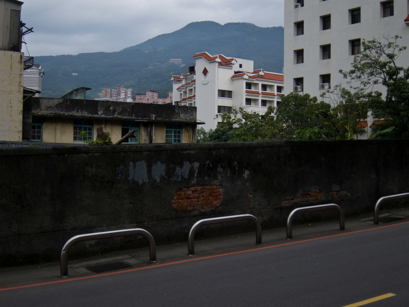 Taiwan-Taipei-Hiking-Yangmingshan - I got off the train and it was 20 minutes until the bus came, so I decided to walk to the start of the trail, which took a while! If I was doing this