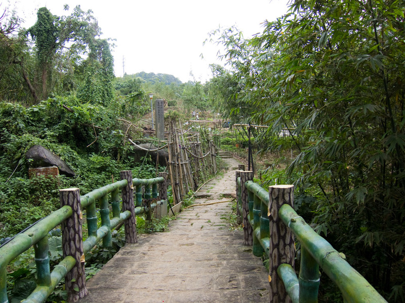 Taiwan-Taipei-Hiking-Yangmingshan - Once you start on the trail, you head through peoples houses and crops. This seems to happen a lot in Taiwan. Several old people had what I assume is 