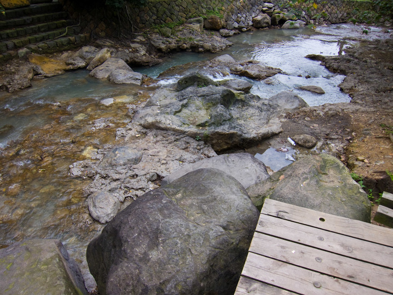 Taiwan-Taipei-Hiking-Yangmingshan - Back near the station, and theres some thermal hot springs. Lots of hotels nearby cater for Japanese tourists, which I find strange as they have plent